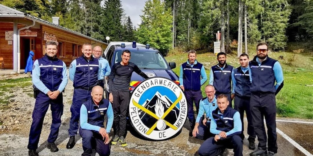 Un champion olympique en visite chez les gendarmes de haute montagne du Jura