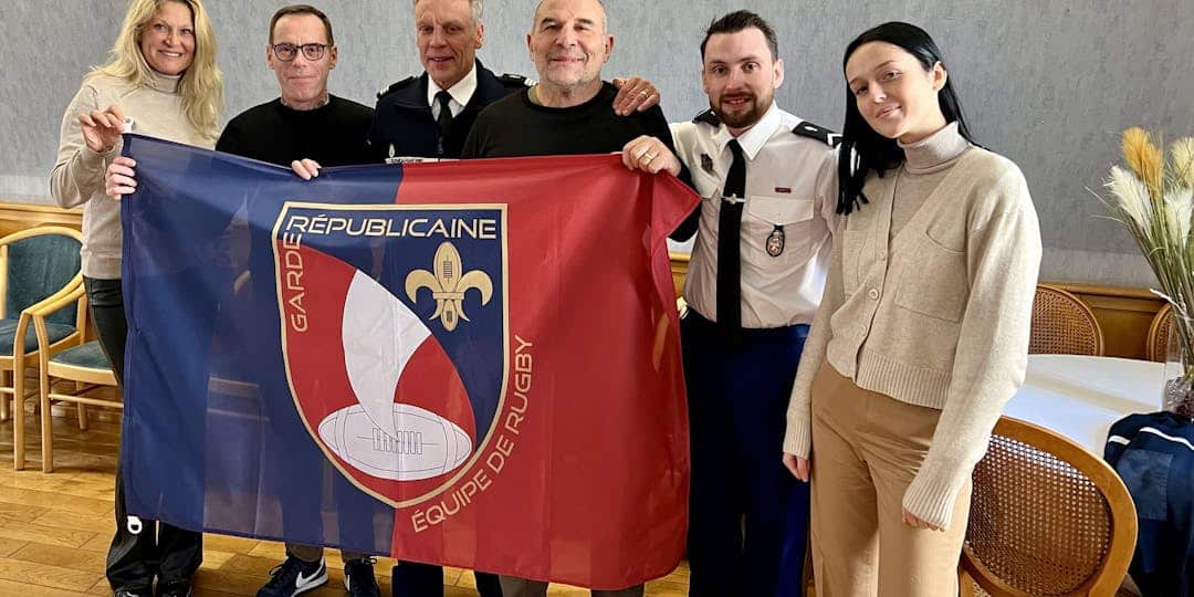 Une équipe de rugby à la Garde républicaine