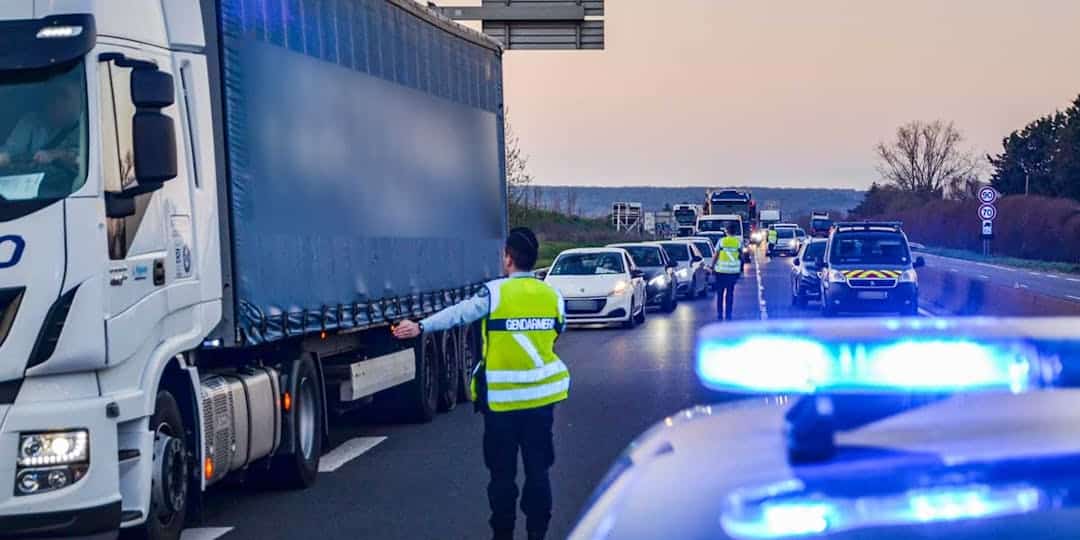 Un gendarme tué et un autre grièvement blessé lors d’un accident après l’interpellation de trafiquants de drogue en Normandie