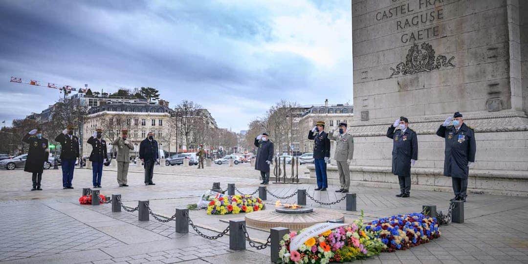 Un homme tué par balles à l&rsquo;Arc de Triomphe après avoir tenté de poignarder un gendarme mobile (version actualisée)