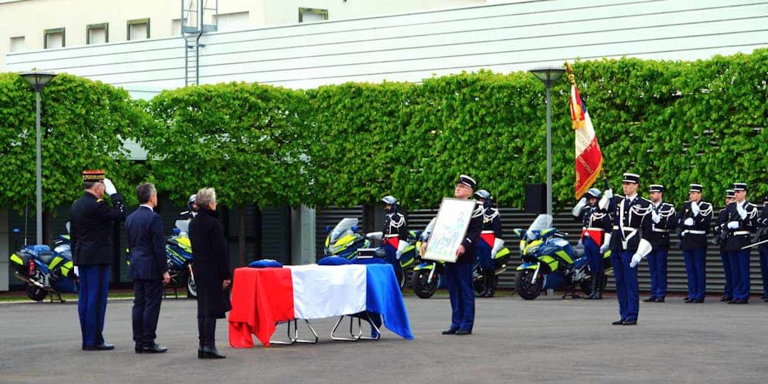 Les honneurs militaires rendus au gendarme motocycliste Belaïd Allek