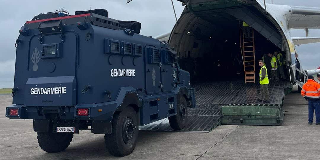 Au moins trois millions d’euros pour le transport de six Centaure à Nouméa par avion-cargo