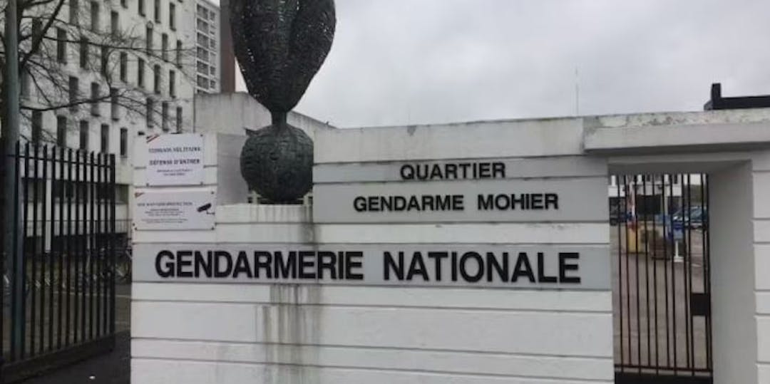 Pour fuir la police, le dealer se cache dans … une caserne de gendarmerie