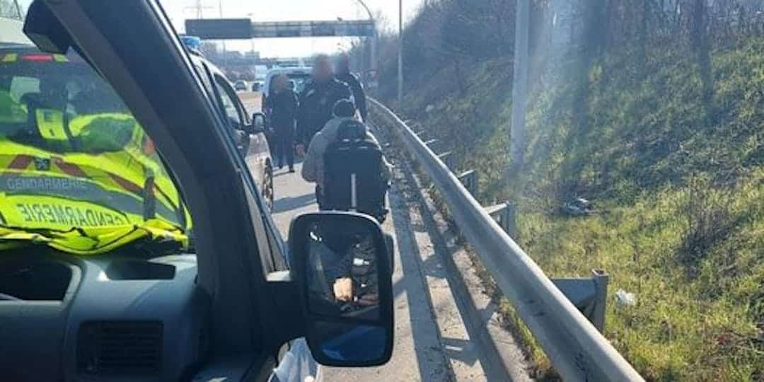 Les gendarmes interceptent un homme en fauteuil roulant sur l’A15