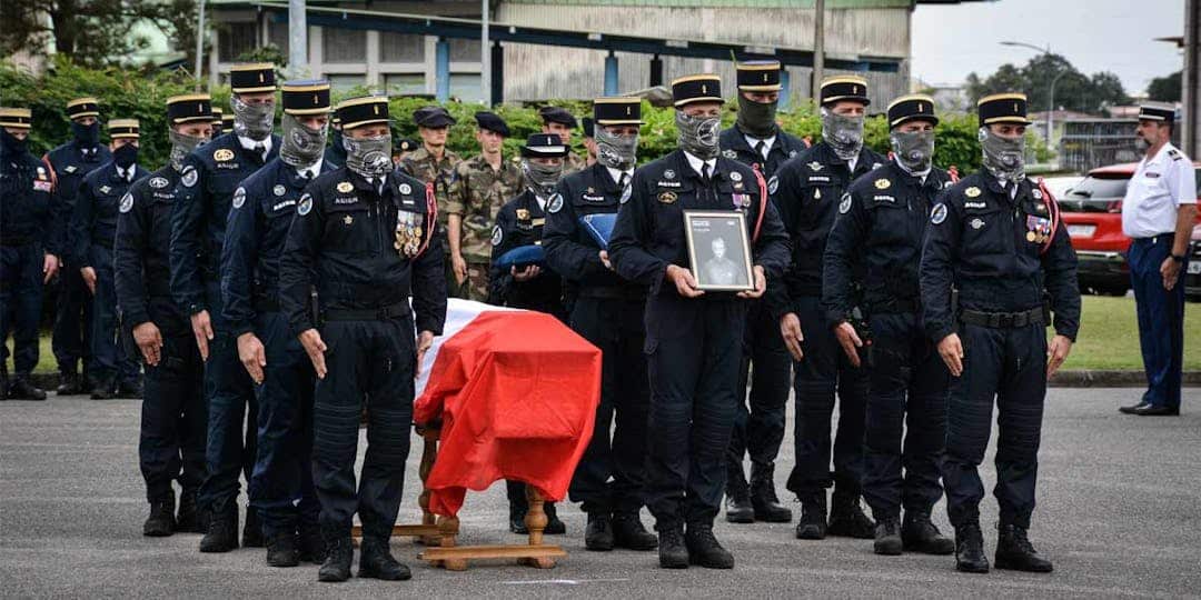 Hommage à Cayenne pour Arnaud Blanc, gendarme de l’AGIGN, tué samedi 