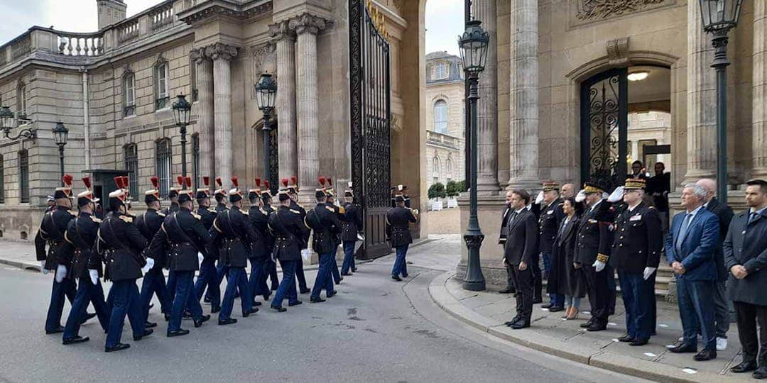 Retour de la grande relève de la Garde à l’Elysée