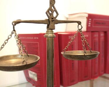 L'ancien gendarme et son complice étaient absents lors de leur procès (Illustration : CQF-avocat/Pixabay)