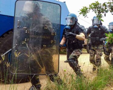 Des gendarmes en exercice de maintien de l'ordre en Nouvelle-Calédonie, en octobre 2023. (Photo: Gendarmerie de Nouvelle-Calédonie)