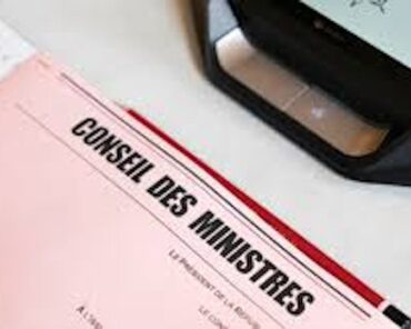 Le compte rendu des conseils des ministres peut réserver des surprises : des nominations attendues qui y sont, ou qui n'y sont pas....