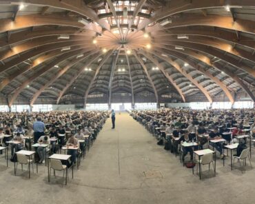 Les candidats du concours de sous-officier de gendarmerie (Sog) de septembre 2024 planchent sur leur épreuve dans un des centres de concours, à Lanester, en Bretagne. (Photo: CIR de Rennes)