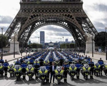 Darmanin salue les motocyclistes pour leur rôle clé lors des JOP 2024