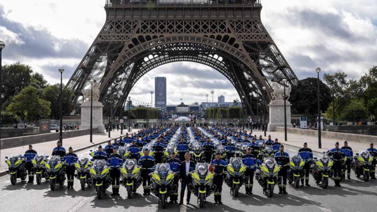 Darmanin salue les motocyclistes pour leur rôle clé lors des JOP 2024