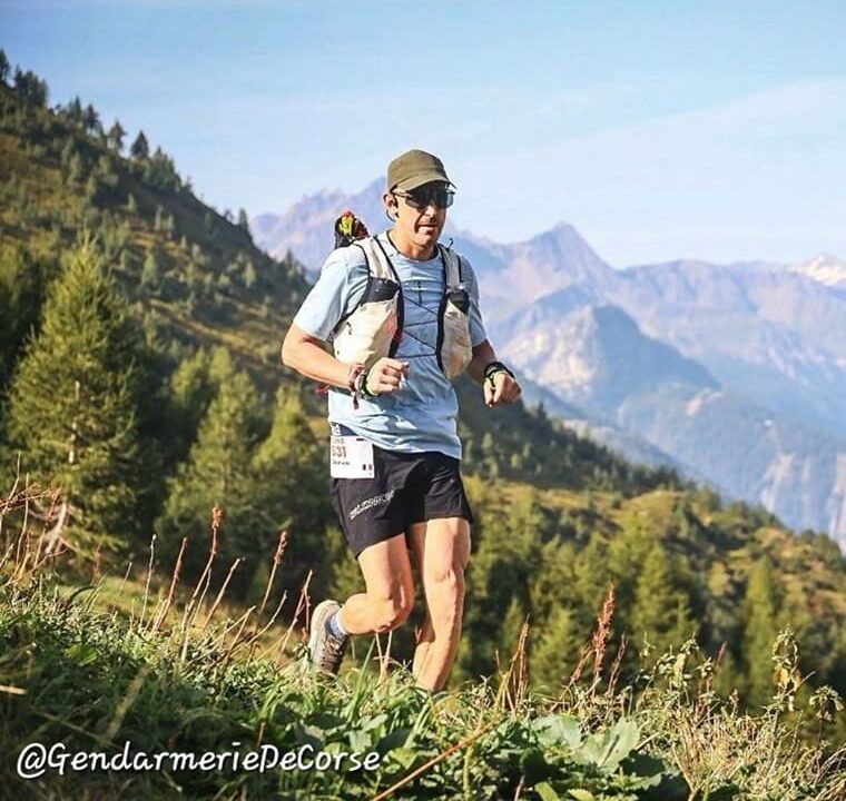 Des gendarmes bouclent l’épreuve mythique de l’UTMB