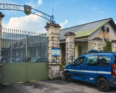 Entrée de la caserne Joffre, à Saint-Laurent-du-Maroni (Guyane), où sont basés les gendarmes chargés de la sécurité de cette circonscription grande comme la Belgique. (Photo: Gendarmerie de Guyane)