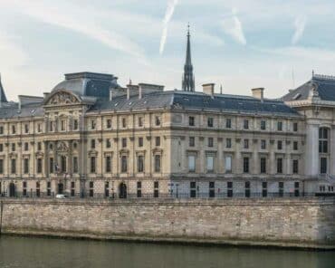 Le Palais de justice de Paris, en bord de Seine, où est installée la Cour de cassation. (Photo: DXR/WikimediaCommons)