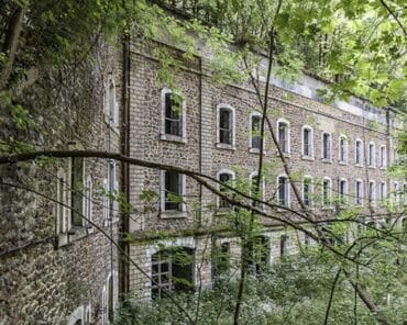 Vue de la façade du Fort du Haut Buc, dans les Yvelnies (Photo: Pierre-Henry Muller/boreally.org-CC3)