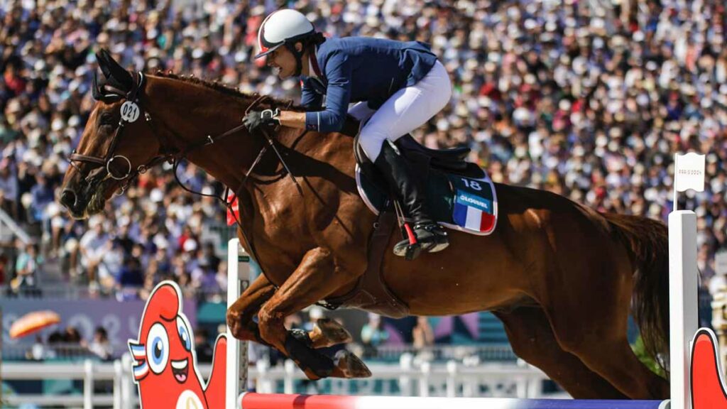 Avec son cheval de la Garde républicaine, Fly de Vesquerie, la capitaine de gendarmerie Elodie Clouvel (armée des champions) est devenue vice-championne Olympique lors des JO de Paris-2024. (Photo: Coll. privée E.Clouvel)