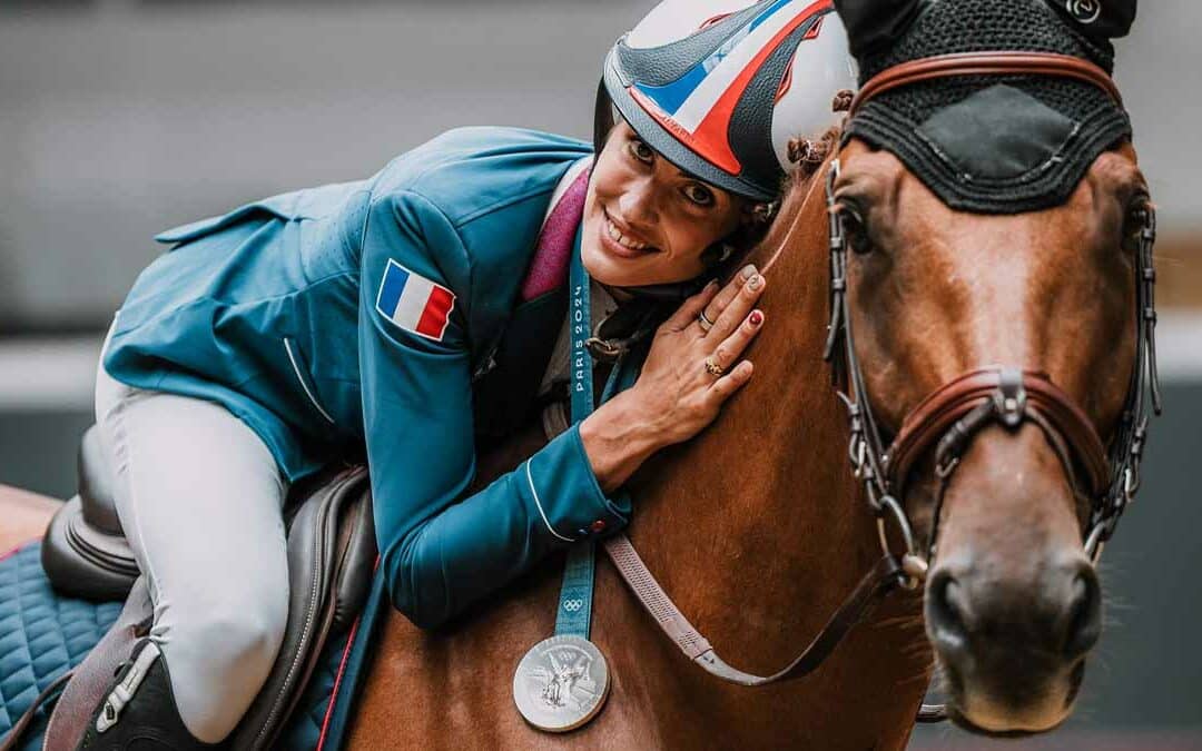 Quatre chevaux de la Garde républicaine décorés lundi suite aux JO de Paris-2024