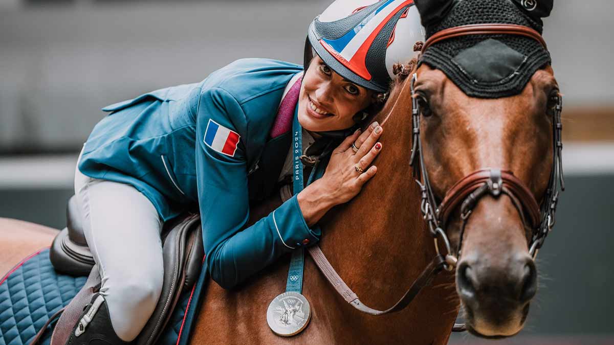 Quatre chevaux de la Garde républicaine décorés lundi suite aux JO de Paris-2024