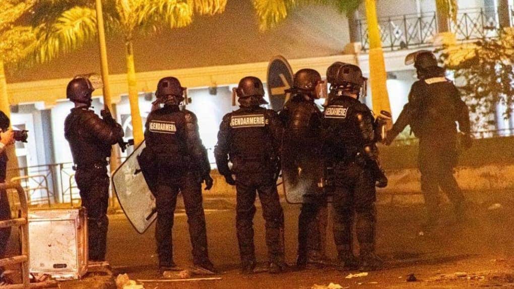 Des gendarmes attaqués en Martinique après l’interpellation d’une figure du mouvement contre la vie chère