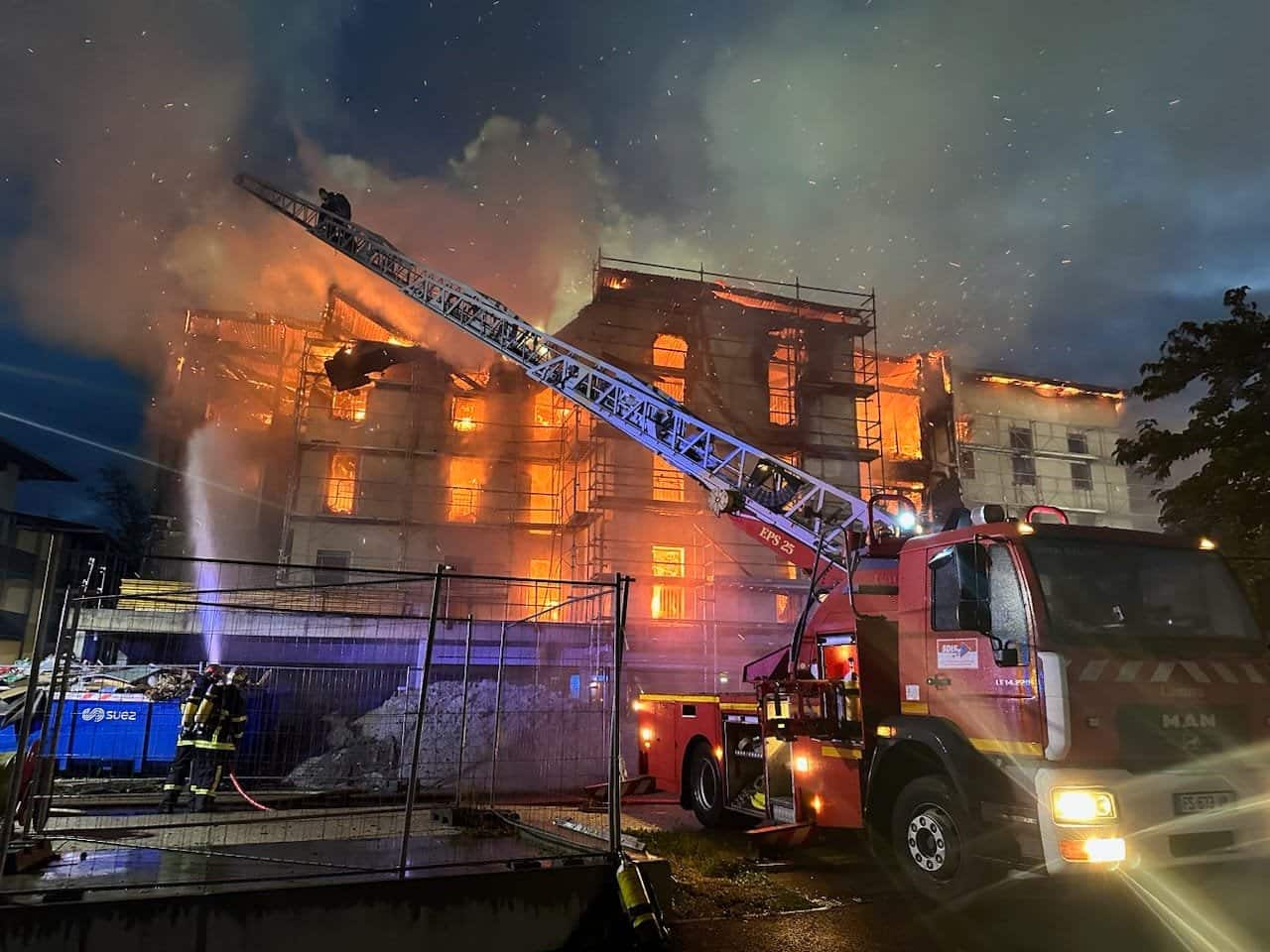 À Biganos, les flammes ravagent les futurs logements des gendarmes