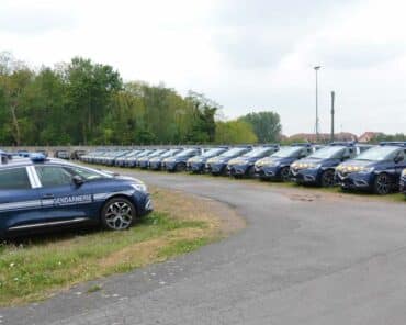 Le Grand Scenic de Renault fait partie des derniers modèles réceptionnés par la Gendarmerie pour équiper ses unités. 800 ont été commandés et spécialement préparés avant de rejoindre le parc automobile de l'Arme en 2022. (Photo: L.Picard / L'Essor)