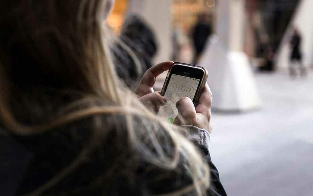 Féminicides: depuis 15 ans, le téléphone grave danger « sauve des vies »