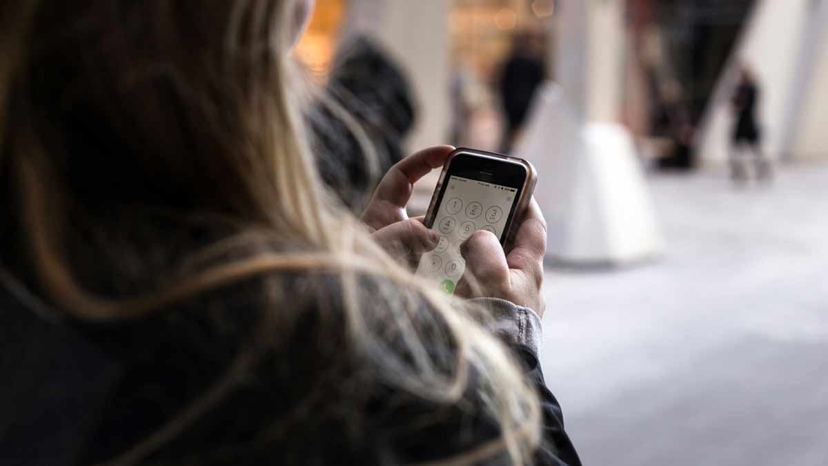 Féminicides: depuis 15 ans, le téléphone grave danger « sauve des vies »