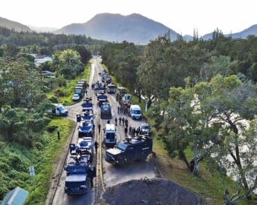 Avec leur capacité opérationnelle et les technologies qu'ils embarquent, les nouveaux véhicules blindés polyvalents "Centaure" ont été bien utiles lors du déploiement massif des gendarmes en Nouvelle-Calédonie. (Photo: Gendarmerie de Vendée)
