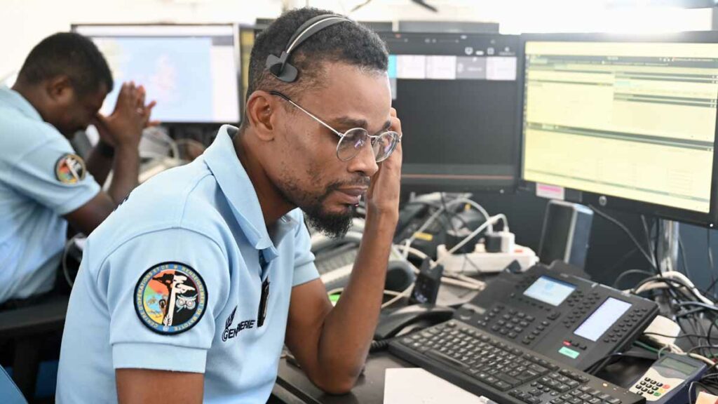 Après le passage du cyclone Chido, le rétablissement des communications est l'autre priorité des gendarmes à Mayotte. (Photo: Ministère de l'Intérieur)Un gendarme du centre des opérations et du renseignement de la gendarmerie (CORG) de Mayotte.