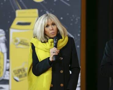 Brigitte Macron lors du Lancement de l'opération Pièces Jaunes 2022 à la Poste du Louvre (M. PRAQUIN/CC BY-SA 4.0)