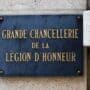 Plaque d'entrée de la Grande Chancellerie de la Légion d'honneur, rue de Lille, à Paris. (Photo: L.Picard / L'Essor)