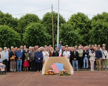 Un quarantaine d'anciens gendarmes mobiles de Melun se sont retrouvés à l'occasion du rassemblement de leur amicale, le 17 mai 2025. (Photo: AAQGLM)