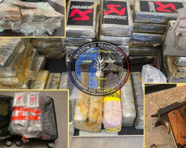 Drogue, arme et billets ont été saisis par les enquêteurs de la Section de recherches (SR) de la Gendarmerie des transports aériens (GTA) lors du démantèlement d'un trafic de cocaïne entre le Brésil et l'aéroport de Roissy. (Photo: GTA)