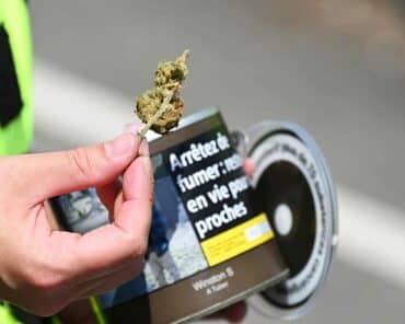 La découverte de produits stupéfiants devient de plus en plus fréquente lors des contrôles routiers. (Photo d'illustration: L.Picard/L'Essor)