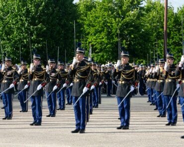 Des élèves-officiers de l'Académie militaire de la Gendarmerie nationale (AMGN), lors du baptême de leur promotion, la 131e, qui a pris le nom de "Capitaine Maurice Keller".