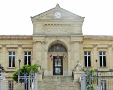 Le chauffard qui a mortellement percuté la gendarme Mélanie Lemée est jugé aux assises du Lot-et-Garonne, au tribunal judiciaire d'Agen. (Photo: Mossot/WikimediaCommons)