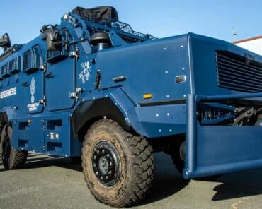 Au total, douze des 90 nouveaux véhicules d'intervention polyvalents de la Gendarmerie (VIPG) Centaure, ont reçu un nom de baptême, comme ici "Afghanistan 2009-2014". (Photo: F.Thies/GBGM)