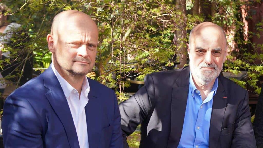 Jean-Baptiste Dulion (ancien patron du Raid) et Georges Salinas (ancien de la BRI-PP), ensemble lors d'un festival de Polar à Reims en 2025. (Photo: G.Garitan/WikimediaCommons)