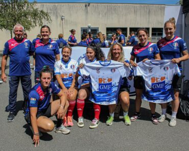 Les gendarmes de l'équipe de France féminine posent ensemble avant la Coupe du monde de rugby. (photo A.P)