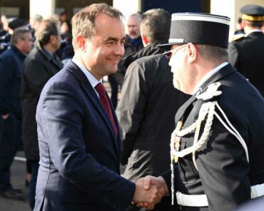 Sébastien Lecornu, alors ministre des Armées, lors de l'inauguration de la nouvelle brigade de gendarmerie de Pacy-sur-Eure (27), le 15 avril 2024. (Photo: L.Picard / L'Essor)