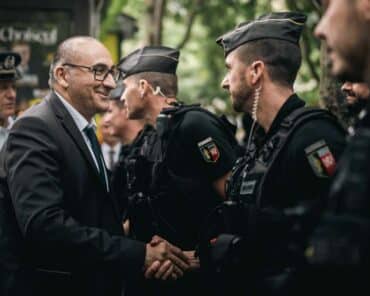 Laurent Nuñez, alors préfet de police de Paris, à la rencontre de gendarmes mobiles mobilisés pour la sécurisation des Jeux olympiques te paralympiques de Paris 2024. (Photo: B.Lapointe / Gendarmerie)