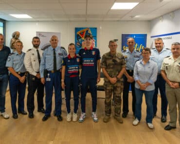 Océane Michelon et Baptiste Addis, au centre, intègrent l'armée des Champions (Photo DGGN)