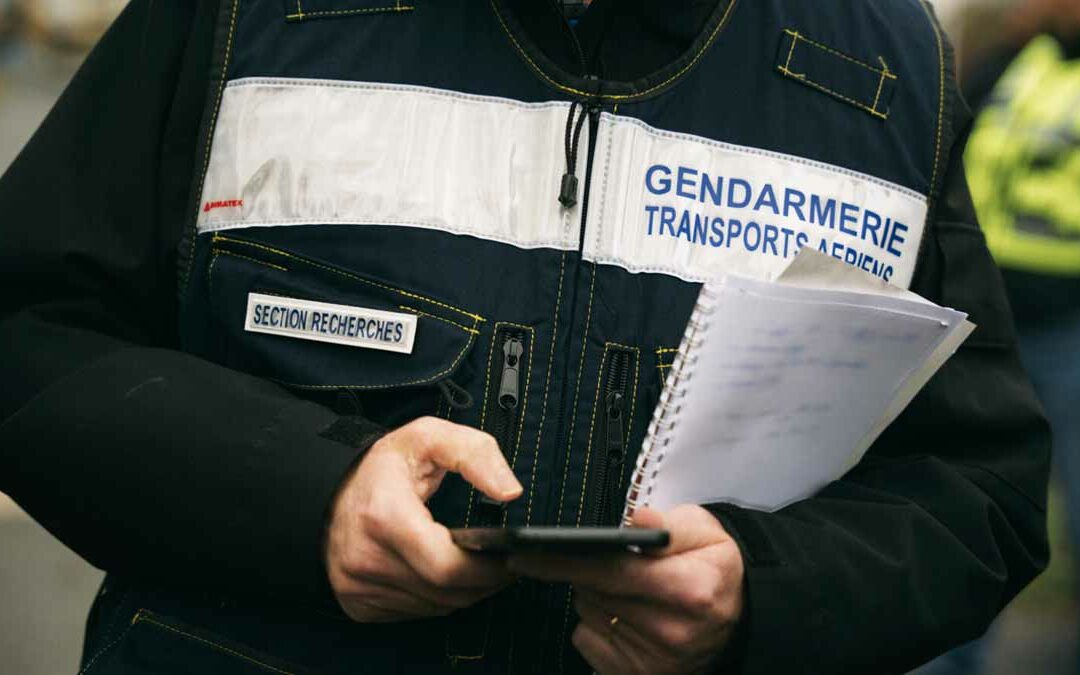 Les gendarmes des transports aériens démantèlent un trafic international de véhicules de luxe