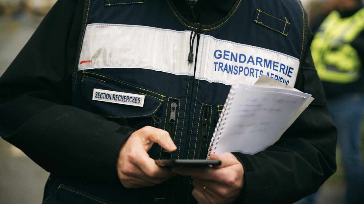 Les gendarmes des transports aériens démantèlent un trafic international de véhicules de luxe Les gendarmes des transports aériens démantèlent un trafic international de véhicules de luxe