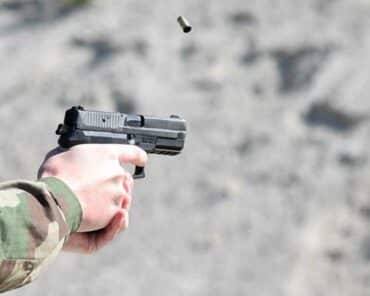 La gendarme de La Réunion a fait usage de son arme face à l'homme armé qui continué à être menaçant malgré les sommations et l'usage d'un PIE. (Photo d'illustration: EG Fontainebleau)
