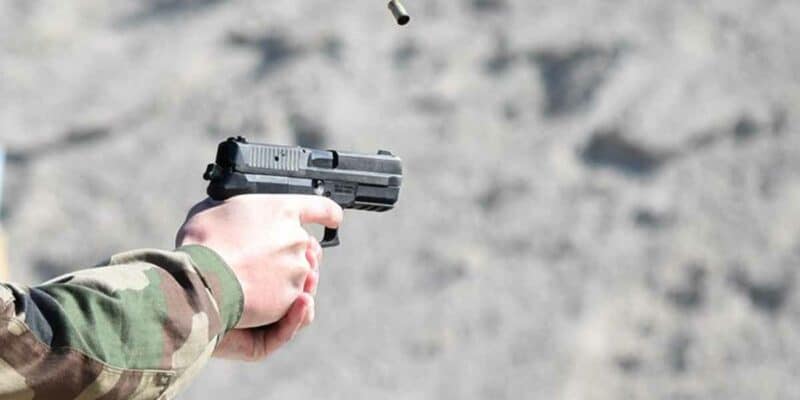 La gendarme de La Réunion a fait usage de son arme face à l'homme armé qui continué à être menaçant malgré les sommations et l'usage d'un PIE. (Photo d'illustration: EG Fontainebleau)