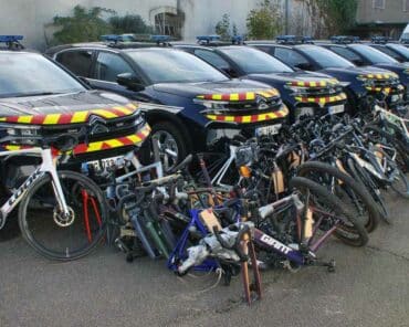 Les voleurs ont été interpellés en flagrant délit par les gendarmes, alors qu'ils chargeaient les vélos volés dans un véhicule pour les transférer en région parisienne. (Photo: Gendarmerie)