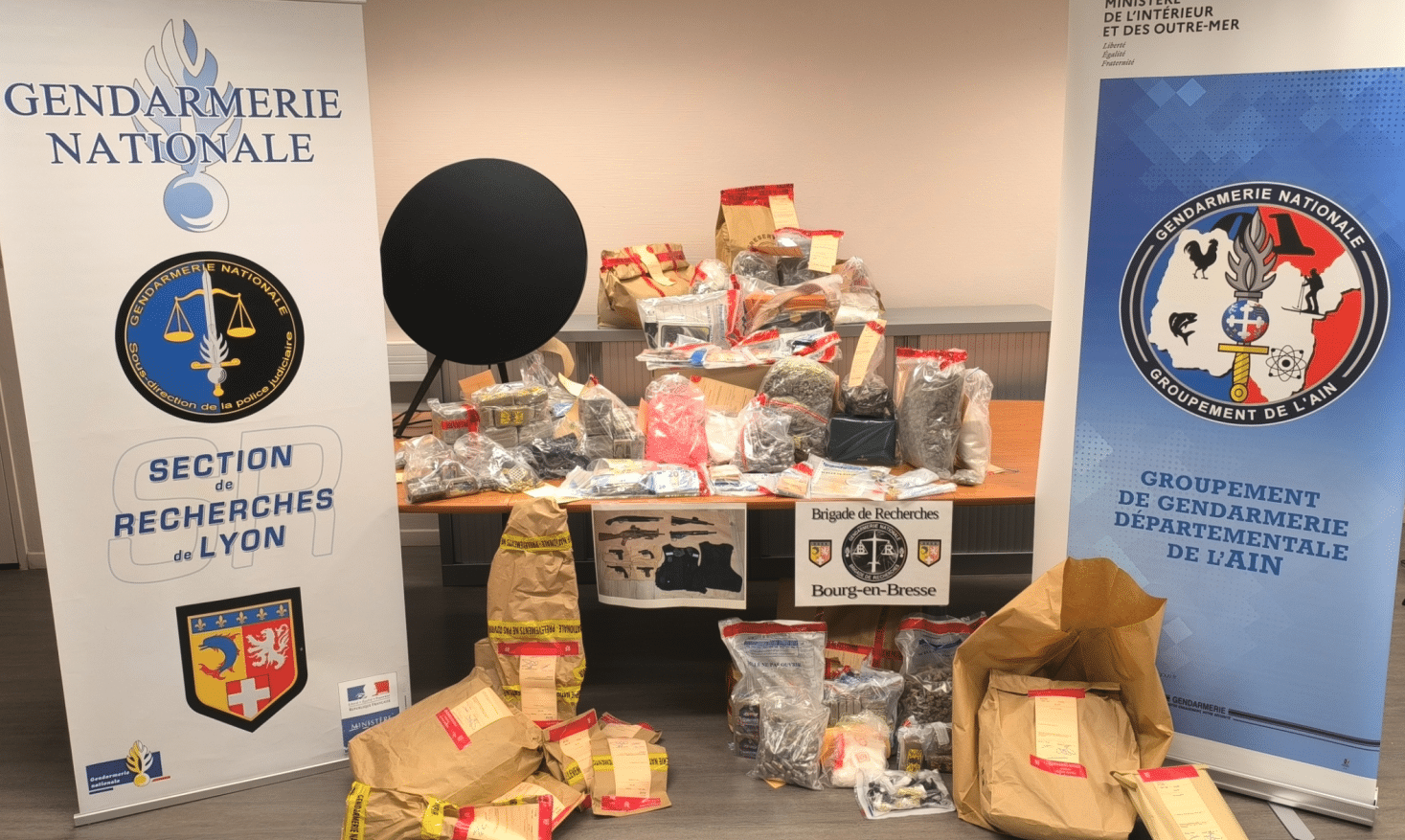 Les gendarmes de la région Auvergne-Rhône-Alpes démantèlent deux trafics de drogues (Article rectifié) Les gendarmes de la région Auvergne-Rhône-Alpes démantèlent deux trafics de drogues (Article rectifié)