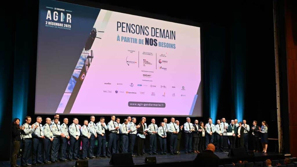 Les lauréats et finalistes des Ateliers de l'innovation et du Prix de la prévention, primés lors des rencontres AGIR, le 2 décembre 2025 à Montrouge. (Photo: L.Picard / L'Essor)